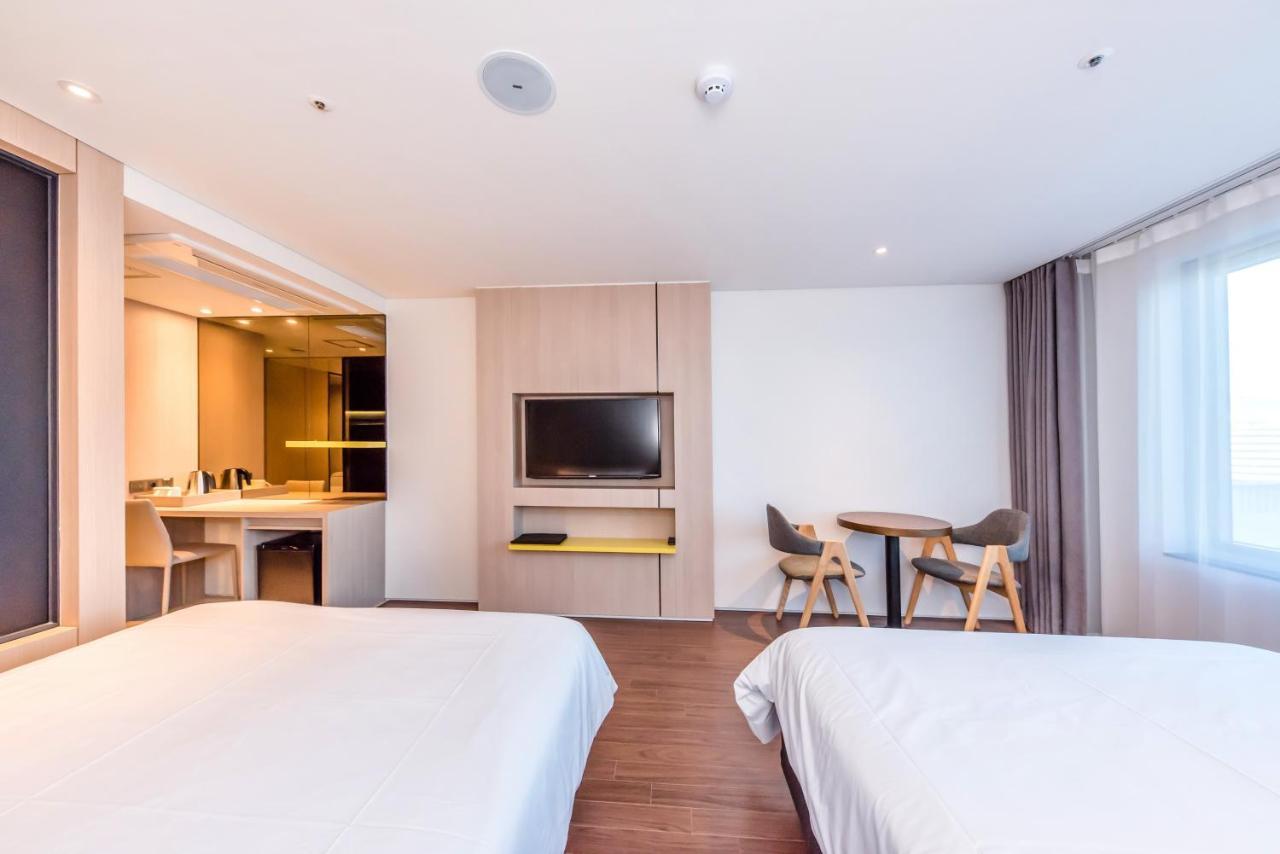 The First70 Hotel Seogwipo Exterior photo